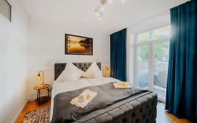 BlissPlace 3 Zi Premium Apartment nahe GETEC Arena mit Kingsize Betten und Balkon